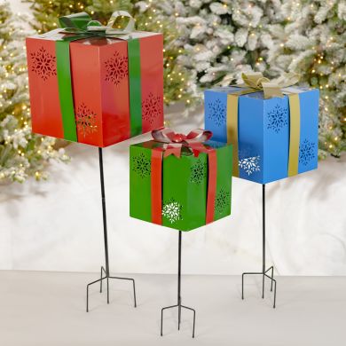 Set Of 3 Assorted Christmas Gift Boxes with Snowflake Cutouts Garden Stakes